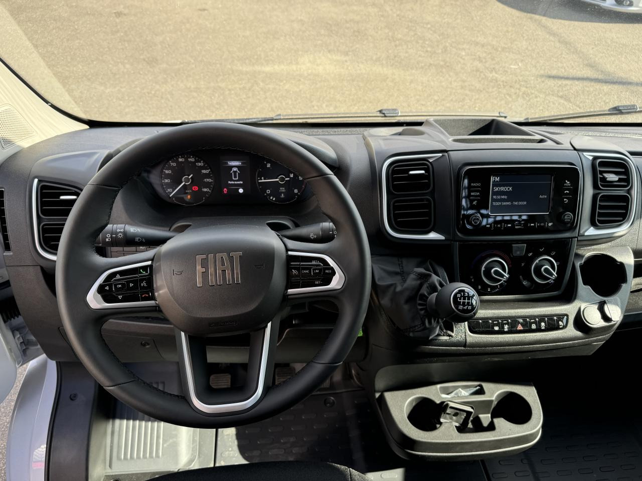 FIAT Ducato Maxi 3.5 XL 2.2 - 140 S&S III PLATEAU CABINE Plateau cabine Maxi 3.5 XL PHASE 4 - Varebil med plan: bilde 5 FIAT Ducato Maxi 3.5 XL 2.2 - 140 S&S III PLATEAU CABINE Plateau cabine Maxi 3.5 XL PHASE 4 - Varebil med plan: bilde 5