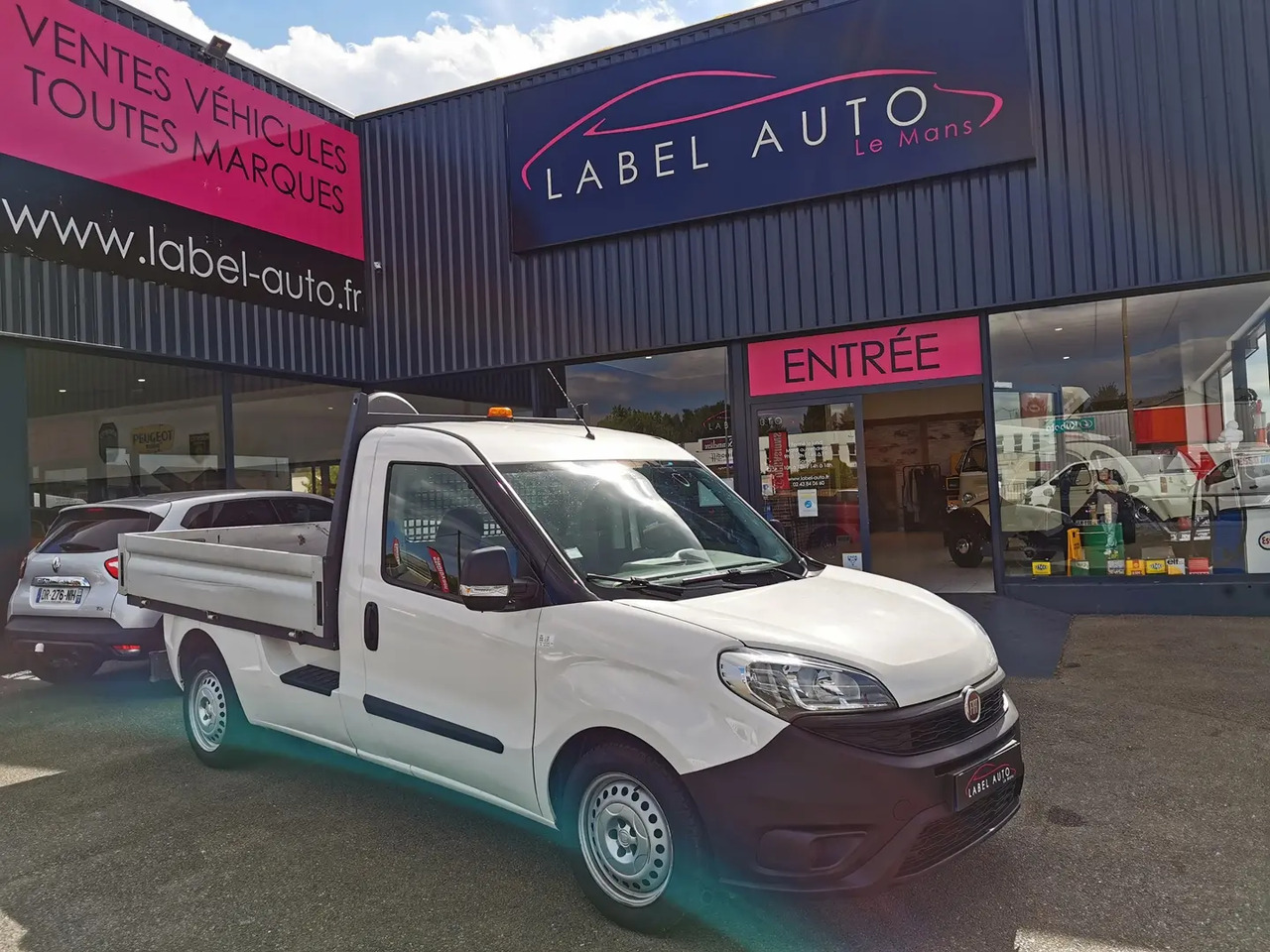 Fiat Doblo Cargo WORK UP MAXI 1.6 MULTIJET 105CH PRO LOUNGE - Varebil med plan: bilde 1 Fiat Doblo Cargo WORK UP MAXI 1.6 MULTIJET 105CH PRO LOUNGE - Varebil med plan: bilde 1