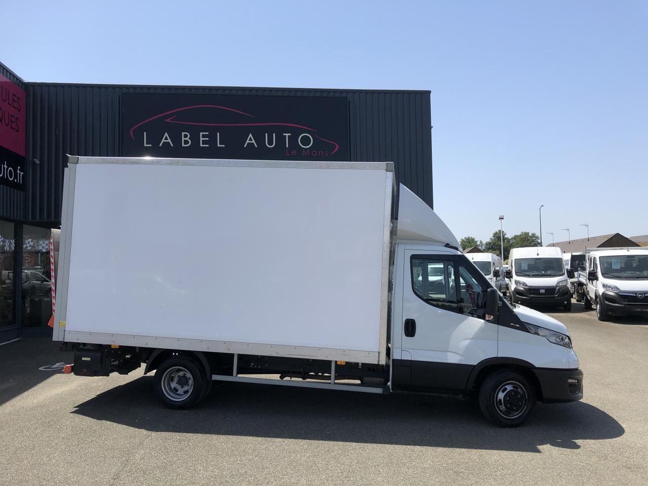 IVECO Daily 35 C 16 CAISSE HAYON 20M3 - Varebil med skap: bilde 2 IVECO Daily 35 C 16 CAISSE HAYON 20M3 - Varebil med skap: bilde 2