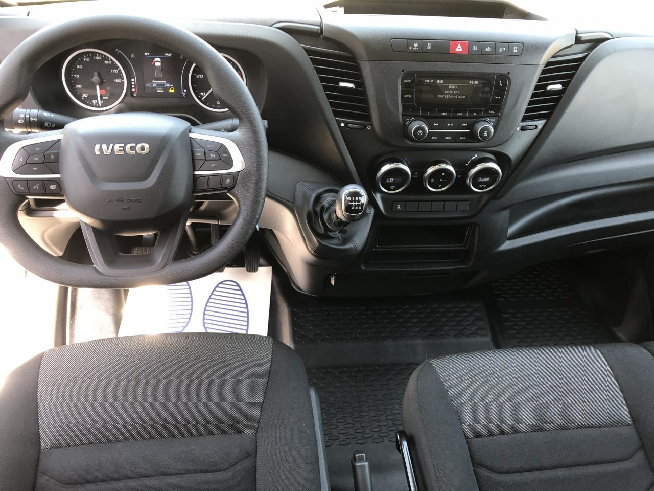 IVECO Daily 35 C 16 CAISSE HAYON 20M3 - Varebil med skap: bilde 3 IVECO Daily 35 C 16 CAISSE HAYON 20M3 - Varebil med skap: bilde 3