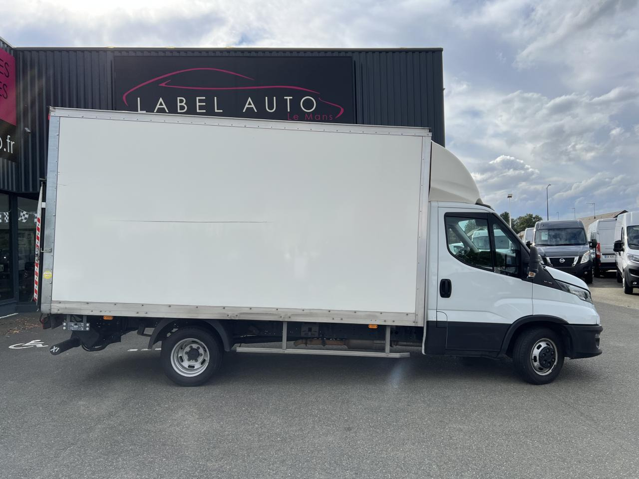 IVECO Daily 35 C 16 S&S (Quad-Leaf) CHASSIS CABINE 2014 35C/35S Chassis cabine 35 C Epmt.4.1 PHASE 4 - Varebil med skap: bilde 1 IVECO Daily 35 C 16 S&S (Quad-Leaf) CHASSIS CABINE 2014 35C/35S Chassis cabine 35 C Epmt.4.1 PHASE 4 - Varebil med skap: bilde 1