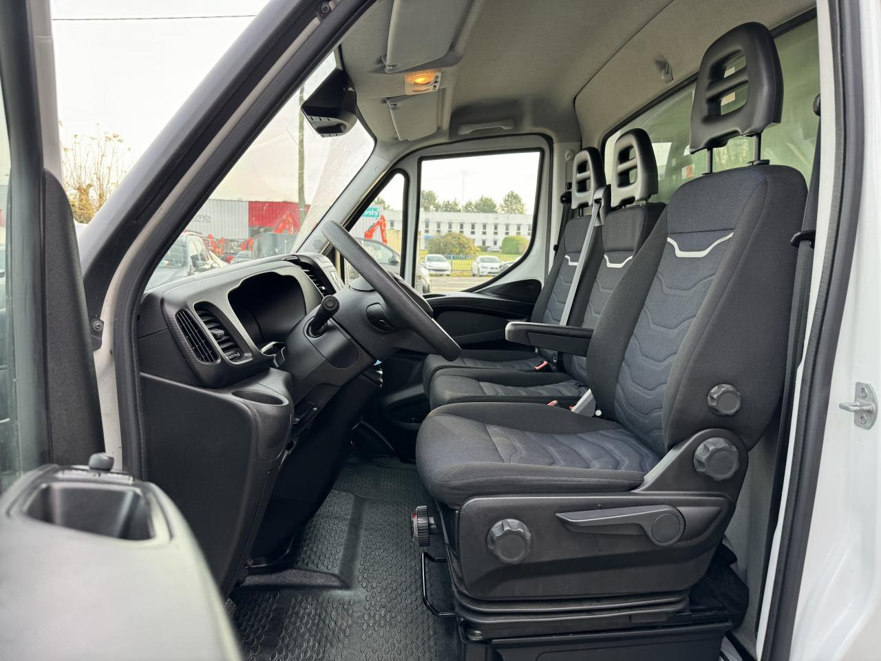 IVECO Daily 35C16 CAISSE HAYON 20M3 RJ 3.0L 160CH - Varebil med skap: bilde 5 IVECO Daily 35C16 CAISSE HAYON 20M3 RJ 3.0L 160CH - Varebil med skap: bilde 5