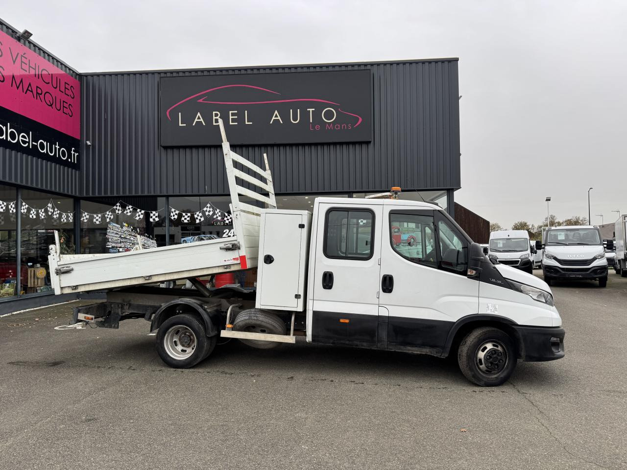 IVECO daily 35C14 BENNE COFFRE DOUBLE CABINE 6 places - Varebil med tipp: bilde 1 IVECO daily 35C14 BENNE COFFRE DOUBLE CABINE 6 places - Varebil med tipp: bilde 1