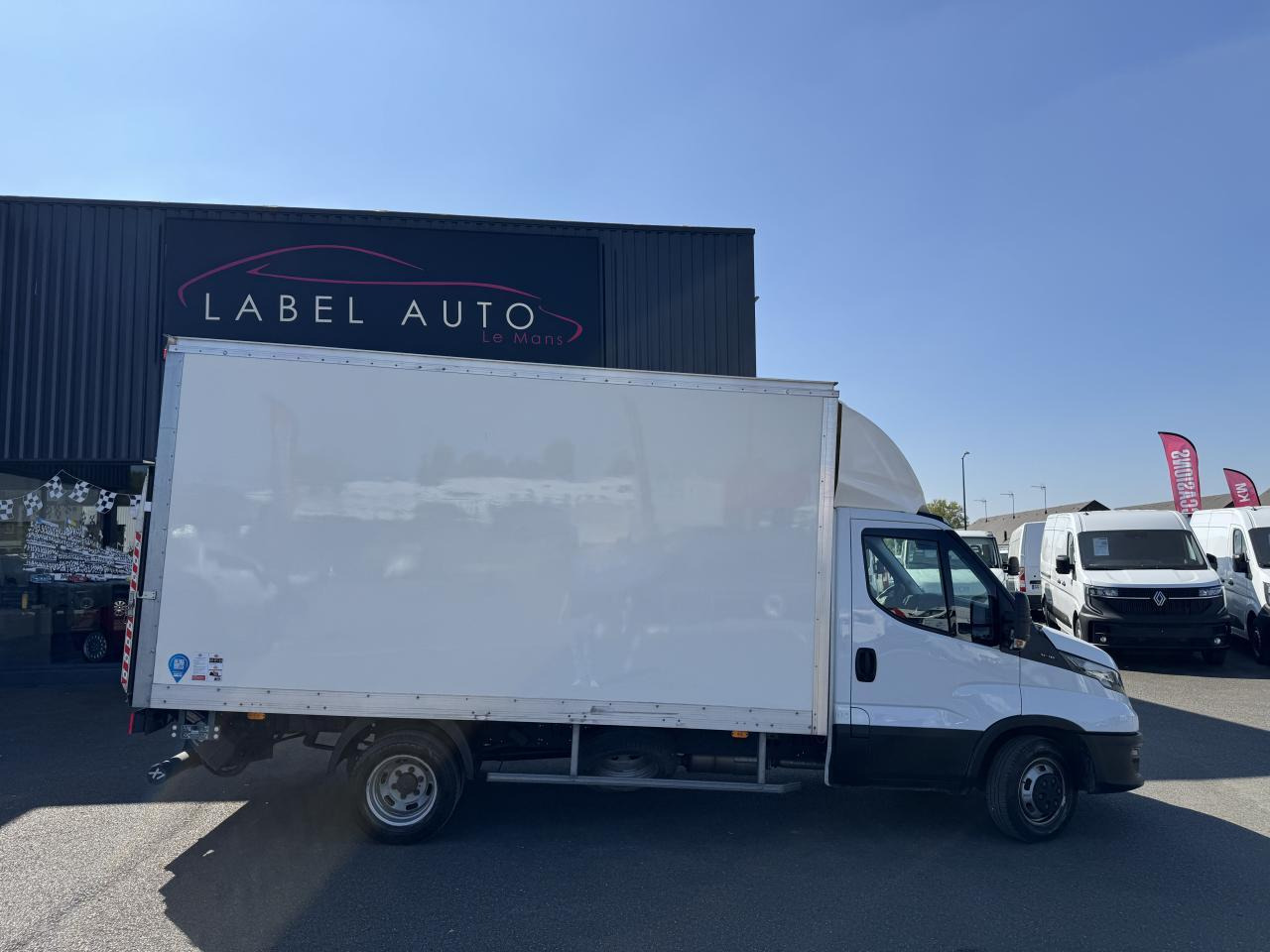 Iveco Daily 35 C 16 CAISSE HAYON 20M3 - Varebil med skap: bilde 1 Iveco Daily 35 C 16 CAISSE HAYON 20M3 - Varebil med skap: bilde 1