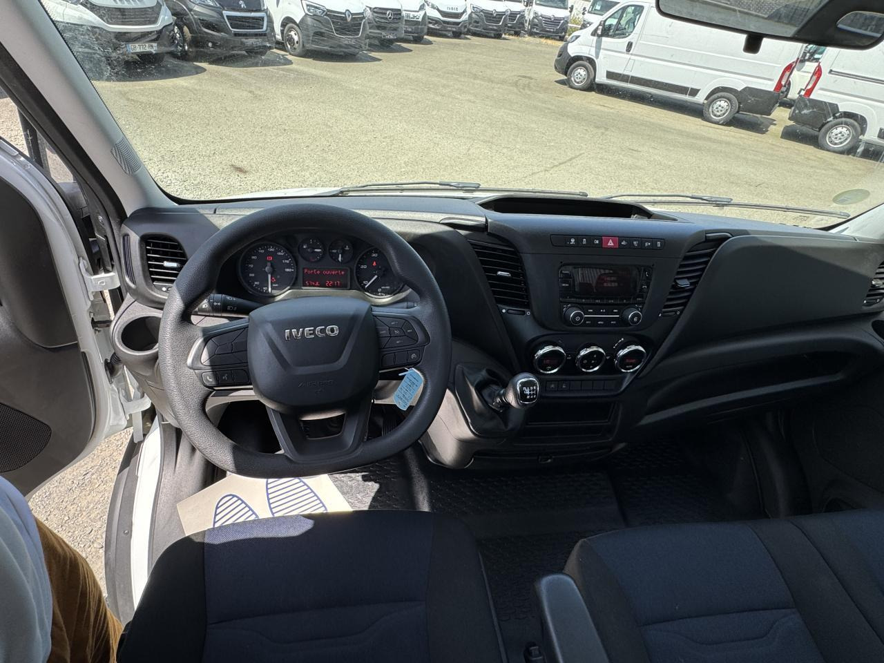 Iveco Daily IVECO PORTE VOITURE DEPANNEUSE 35 S 16 3L0 160 CH EMPATTEMENT 4100 PLATEAU FIX'ALU EQUIP'M - Transporter lastebil: bilde 4 Iveco Daily IVECO PORTE VOITURE DEPANNEUSE 35 S 16 3L0 160 CH EMPATTEMENT 4100 PLATEAU FIX'ALU EQUIP'M - Transporter lastebil: bilde 4