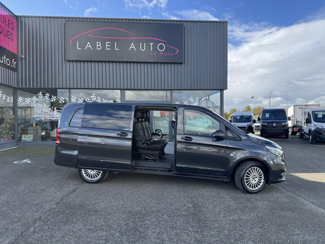 MERCEDES Vito MIXTO Extra Long 3.05t 119 CDI BlueEfficiency - BVA 9G-Tronic Propulsion MIXTO - BM 447 first - Kassebil: bilde 1 MERCEDES Vito MIXTO Extra Long 3.05t 119 CDI BlueEfficiency - BVA 9G-Tronic Propulsion MIXTO - BM 447 first - Kassebil: bilde 1