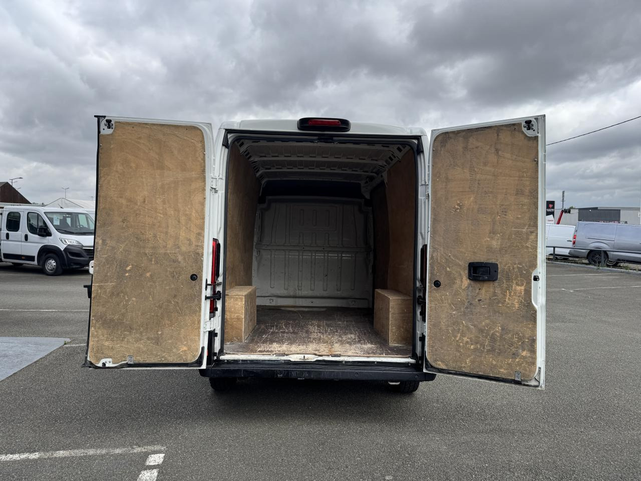 PEUGEOT Boxer Asphalt 333 L2H2 2.2 BlueHDi S&S - 120 III FOURGON TOLE Fourgon Tolé 333 L2H2 PHAS - Kassebil: bilde 2 PEUGEOT Boxer Asphalt 333 L2H2 2.2 BlueHDi S&S - 120 III FOURGON TOLE Fourgon Tolé 333 L2H2 PHAS - Kassebil: bilde 2