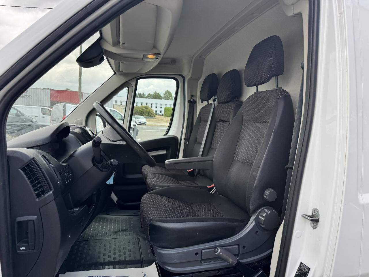 PEUGEOT Boxer Asphalt 333 L2H2 2.2 BlueHDi S&S - 120 III FOURGON TOLE Fourgon Tolé 333 L2H2 PHAS - Kassebil: bilde 4 PEUGEOT Boxer Asphalt 333 L2H2 2.2 BlueHDi S&S - 120 III FOURGON TOLE Fourgon Tolé 333 L2H2 PHAS - Kassebil: bilde 4