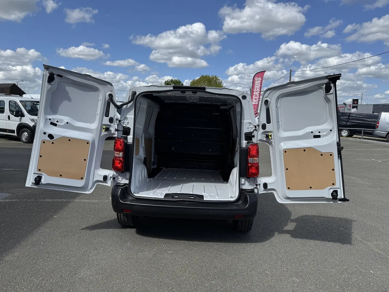 Peugeot Expert M 2.0 BLUEHDI 145CH S&S EAT8 - Kassebil: bilde 3 Peugeot Expert M 2.0 BLUEHDI 145CH S&S EAT8 - Kassebil: bilde 3