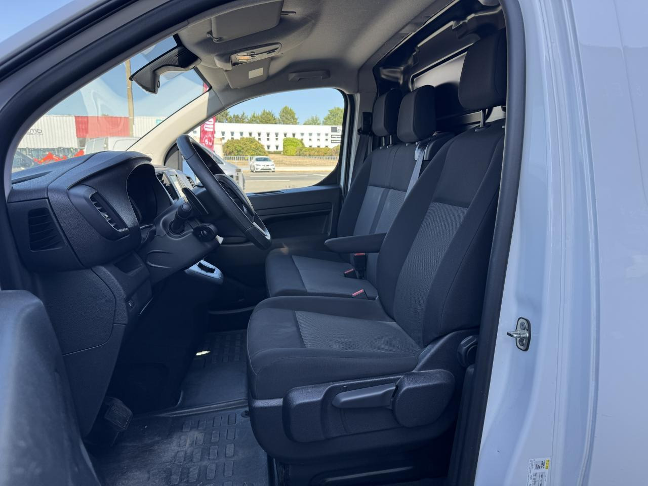 Peugeot Expert Standard 2.0 BlueHDi - 145 S&S - BV EAT8 III FOURGON Fourgon Asphalt PHASE 1 - Kassebil: bilde 4 Peugeot Expert Standard 2.0 BlueHDi - 145 S&S - BV EAT8 III FOURGON Fourgon Asphalt PHASE 1 - Kassebil: bilde 4