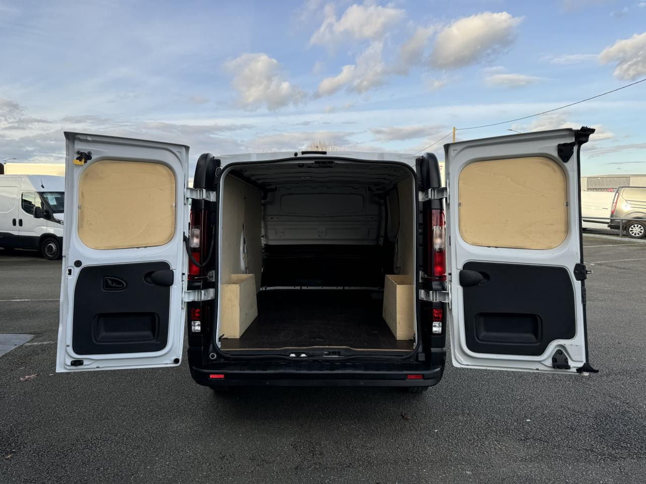 RENAULT Trafic L2H1 3000 Kg 2.0 Blue dCi - 130 III FOURGON Fourgon Grand Confort L2H1 PHASE 3 - Kassebil: bilde 3 RENAULT Trafic L2H1 3000 Kg 2.0 Blue dCi - 130 III FOURGON Fourgon Grand Confort L2H1 PHASE 3 - Kassebil: bilde 3