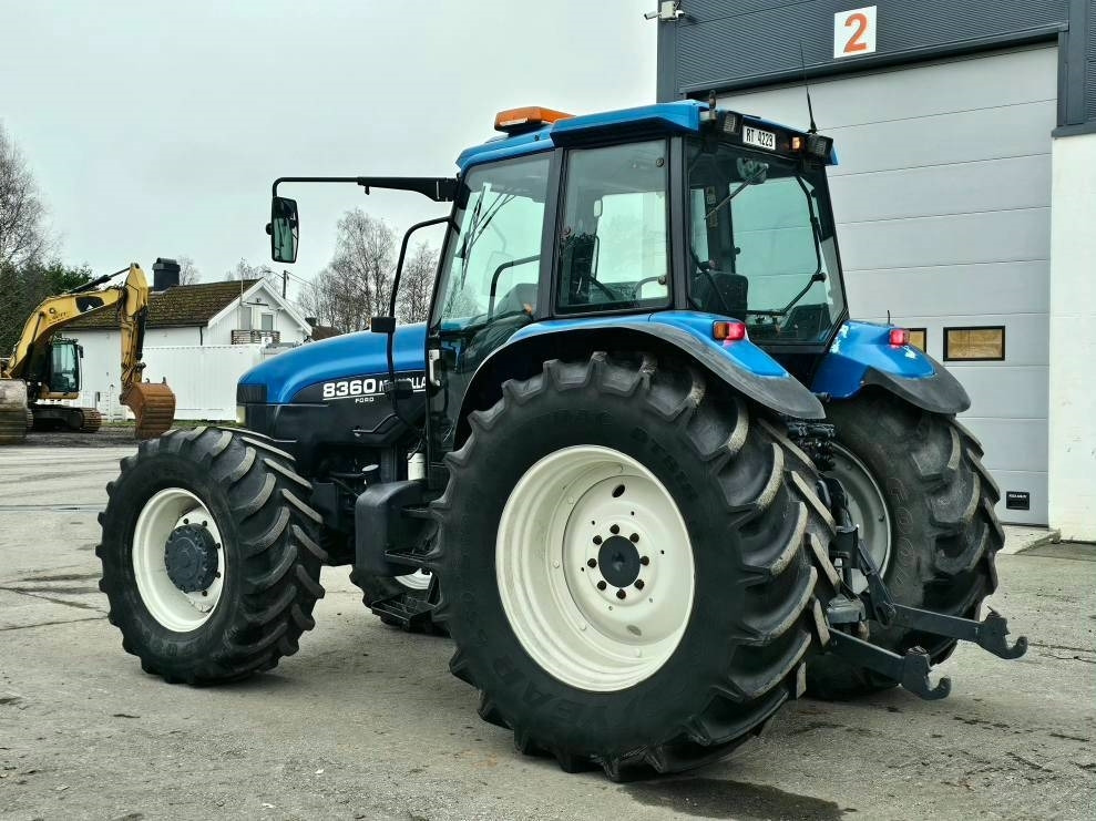 New Holland 8360 DT - Traktor: bilde 4 New Holland 8360 DT - Traktor: bilde 4