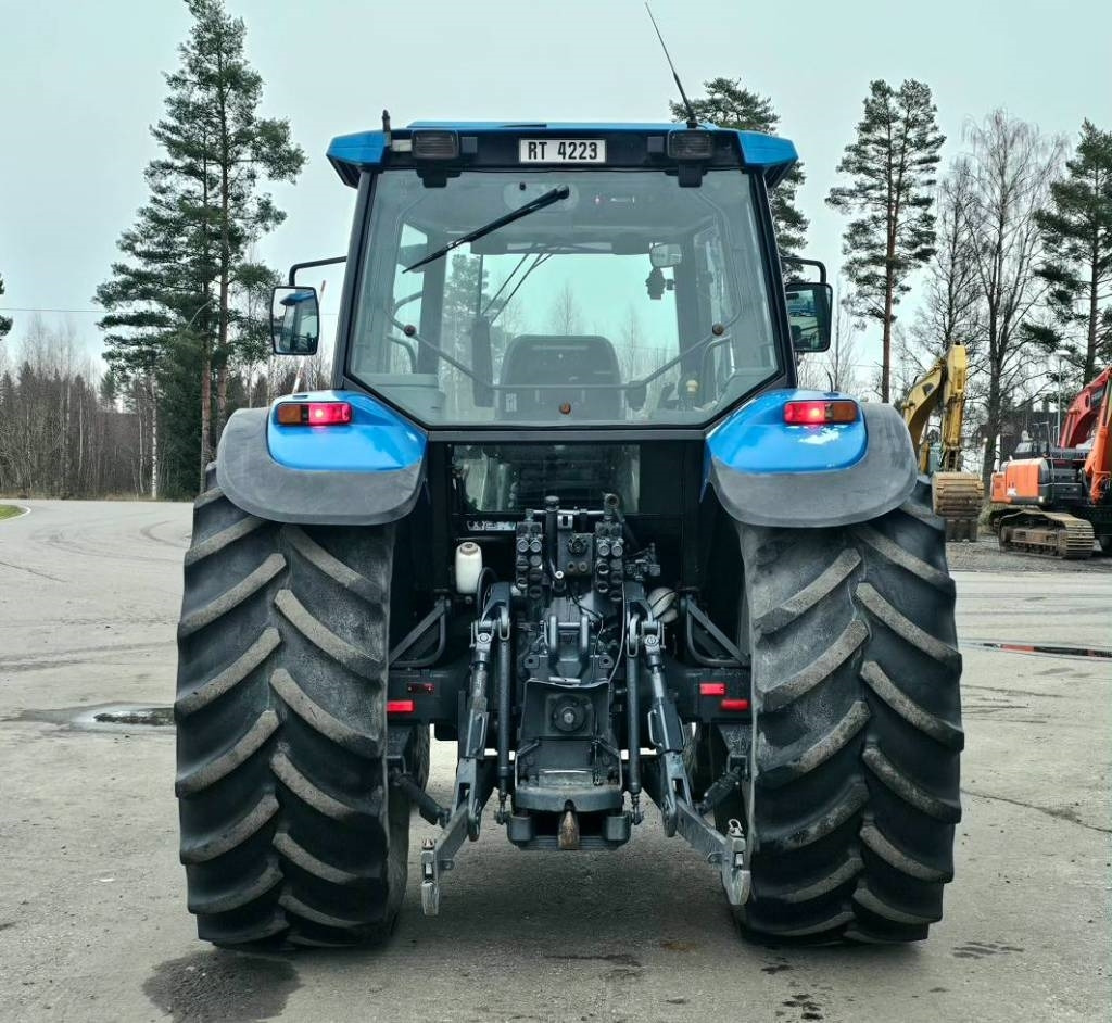 New Holland 8360 DT - Traktor: bilde 5 New Holland 8360 DT - Traktor: bilde 5