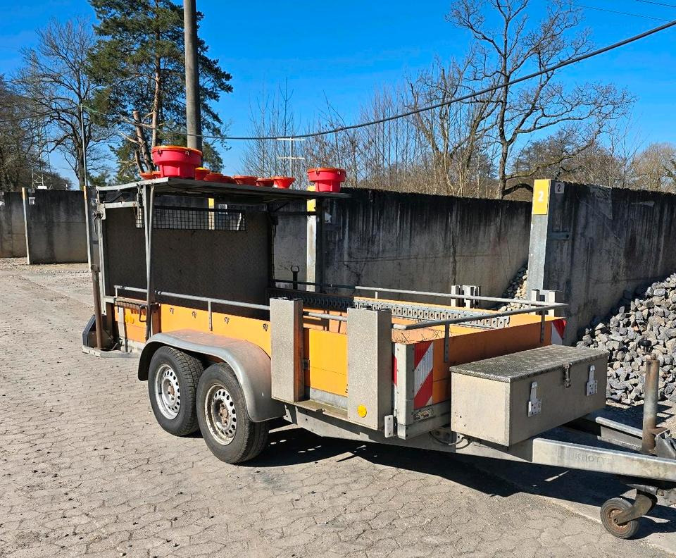 Horizont Tandem Absperrtafel VZ616 Fahrbare Verkehrsleittafel Verkehrssicherungsanhänger Verkehrsleitanhänger Sperrwand Verkehrssicherungsanhänger Nissen LP15 Blinkpfeilanlage Blinkpfeil Anhänger - Anleggsmaskiner, Tilhenger: bilde 1 Horizont Tandem Absperrtafel VZ616 Fahrbare Verkehrsleittafel Verkehrssicherungsanhänger Verkehrsleitanhänger Sperrwand Verkehrssicherungsanhänger Nissen LP15 Blinkpfeilanlage Blinkpfeil Anhänger - Anleggsmaskiner, Tilhenger: bilde 1