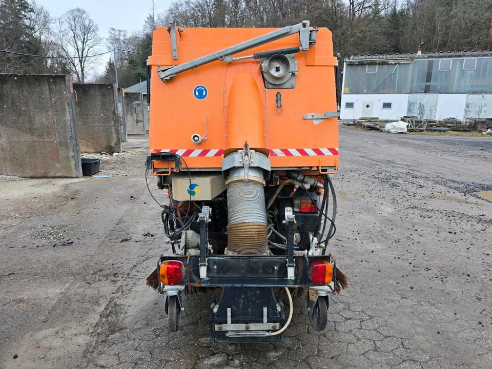 Ladog G129 N20 2004 mit Schierling Kehrmaschine Saugkehreinheit Straßenkehrmaschine Straßenreiniger Winterdienst kein Multicar - Feiebil: bilde 5 Ladog G129 N20 2004 mit Schierling Kehrmaschine Saugkehreinheit Straßenkehrmaschine Straßenreiniger Winterdienst kein Multicar - Feiebil: bilde 5