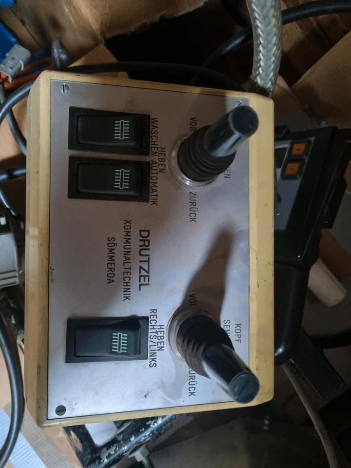 Leitpfostenwaschgerät Bedienung Drutzel Steuerung Bordcomputer un - Styreenhet for Utility-/ Spesiell maskin: bilde 1 Leitpfostenwaschgerät Bedienung Drutzel Steuerung Bordcomputer un - Styreenhet for Utility-/ Spesiell maskin: bilde 1