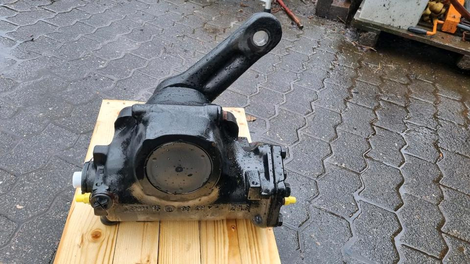 Lenkgetriebe Unimog 405 U423 Servolenkung 430 427 429 527 530 Mercedes Benz - Styresnekke for Utility-/ Spesiell maskin: bilde 1 Lenkgetriebe Unimog 405 U423 Servolenkung 430 427 429 527 530 Mercedes Benz - Styresnekke for Utility-/ Spesiell maskin: bilde 1