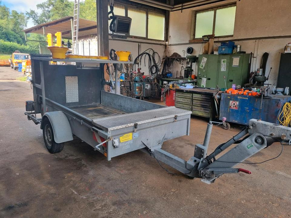 Mersch Absperrtafel Nissen VZ 616 B3 LED Ausführung Auffahrampe Verkehrsleittafel Verkehrsleitanhänger Verkehrssicherungsanhänger Horizont Trebbiner Verkehrssicherung Baustellenabsicherung Unimog Auto - Anleggsmaskiner, Tilhenger: bilde 5 Mersch Absperrtafel Nissen VZ 616 B3 LED Ausführung Auffahrampe Verkehrsleittafel Verkehrsleitanhänger Verkehrssicherungsanhänger Horizont Trebbiner Verkehrssicherung Baustellenabsicherung Unimog Auto - Anleggsmaskiner, Tilhenger: bilde 5