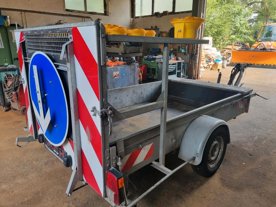 Mersch Absperrtafel Nissen VZ 616 B3 LED Ausführung Auffahrampe Verkehrsleittafel Verkehrsleitanhänger Verkehrssicherungsanhänger Horizont Trebbiner Verkehrssicherung Baustellenabsicherung Unimog Auto - Anleggsmaskiner, Tilhenger: bilde 2 Mersch Absperrtafel Nissen VZ 616 B3 LED Ausführung Auffahrampe Verkehrsleittafel Verkehrsleitanhänger Verkehrssicherungsanhänger Horizont Trebbiner Verkehrssicherung Baustellenabsicherung Unimog Auto - Anleggsmaskiner, Tilhenger: bilde 2