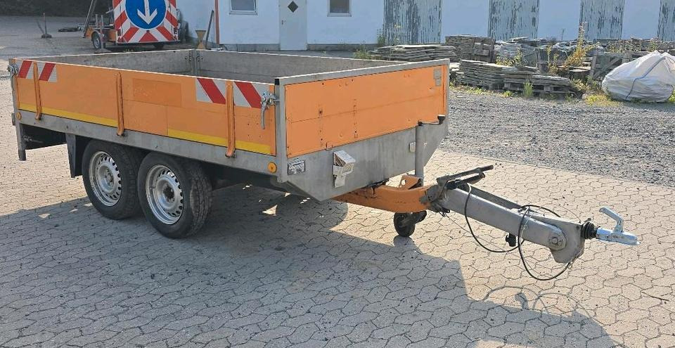 Mersch Hochlader Tieflader mit Auffahrrampen Anhänger PKW Tandemanhänger Wechselzugöse Höhenverstellbare Zugdeichsel - Planhenger/ Flathenger: bilde 2 Mersch Hochlader Tieflader mit Auffahrrampen Anhänger PKW Tandemanhänger Wechselzugöse Höhenverstellbare Zugdeichsel - Planhenger/ Flathenger: bilde 2