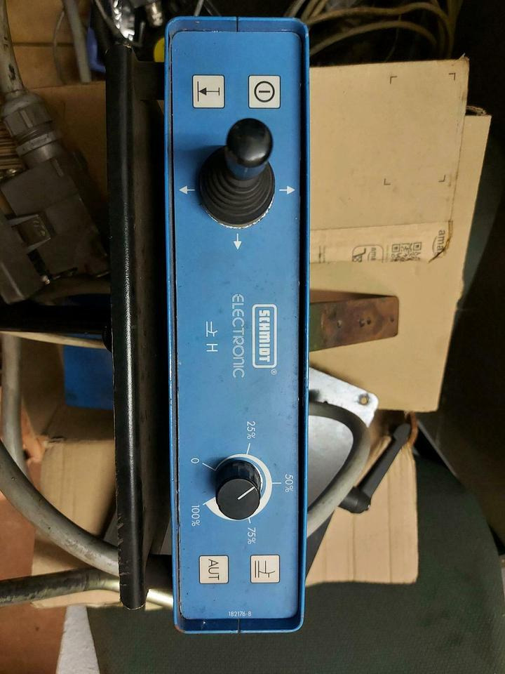 Schmidt Schneepflug Steuerung Bedienung Bordcomputer - Styreenhet for Utility-/ Spesiell maskin: bilde 1 Schmidt Schneepflug Steuerung Bedienung Bordcomputer - Styreenhet for Utility-/ Spesiell maskin: bilde 1