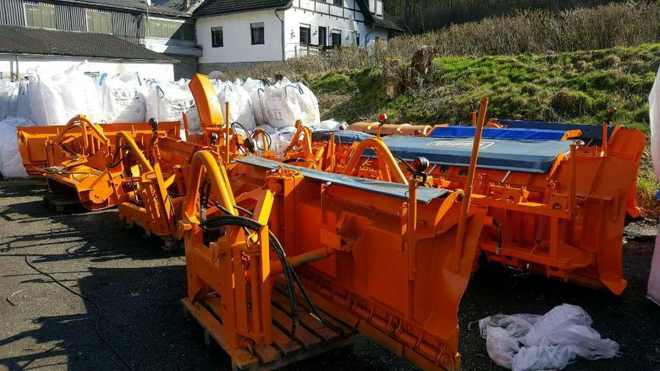 Schneepflug Schmidt Beilhack Winterdienst Schneeschild Unimog - Snøplog: bilde 1 Schneepflug Schmidt Beilhack Winterdienst Schneeschild Unimog - Snøplog: bilde 1