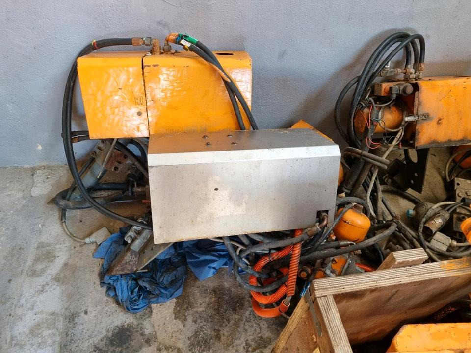 Schneepflughydraulik Schmidt Beilhack Elektrohydraulik Schneepflüge Schneeschild Schneeschieber LKW Unimog Bordcomputer Steuerung - Styreenhet for Utility-/ Spesiell maskin: bilde 3 Schneepflughydraulik Schmidt Beilhack Elektrohydraulik Schneepflüge Schneeschild Schneeschieber LKW Unimog Bordcomputer Steuerung - Styreenhet for Utility-/ Spesiell maskin: bilde 3