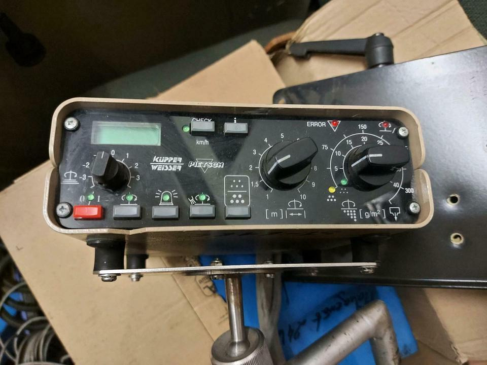 Steuerung Bedienung Küpper Weisser Salzstreuer Bedienpult - Elektrisk system for Utility-/ Spesiell maskin: bilde 1 Steuerung Bedienung Küpper Weisser Salzstreuer Bedienpult - Elektrisk system for Utility-/ Spesiell maskin: bilde 1