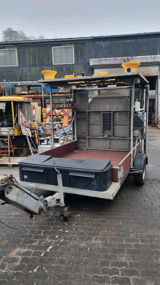 Nissen A31 LED Absperrtafel mit GPS Dora Funkwarnmeldeanlage FAT Verkehrsleittafel Verkehrsleitanhänger Verkehrssicherungsanhänger Leitanhänger Leittafel - Tilhenger: bilde 4 Nissen A31 LED Absperrtafel mit GPS Dora Funkwarnmeldeanlage FAT Verkehrsleittafel Verkehrsleitanhänger Verkehrssicherungsanhänger Leitanhänger Leittafel - Tilhenger: bilde 4