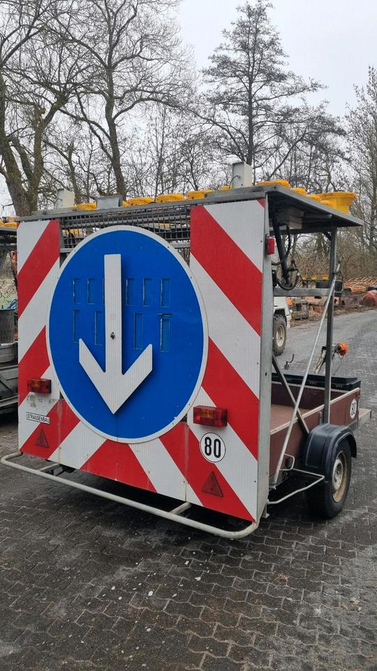 Nissen A31 LED Absperrtafel mit GPS Dora Funkwarnmeldeanlage FAT Verkehrsleittafel Verkehrsleitanhänger Verkehrssicherungsanhänger Leitanhänger Leittafel - Tilhenger: bilde 2 Nissen A31 LED Absperrtafel mit GPS Dora Funkwarnmeldeanlage FAT Verkehrsleittafel Verkehrsleitanhänger Verkehrssicherungsanhänger Leitanhänger Leittafel - Tilhenger: bilde 2