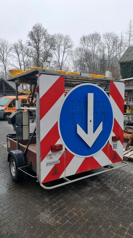 Nissen A31 LED Absperrtafel mit GPS Dora Funkwarnmeldeanlage FAT Verkehrsleittafel Verkehrsleitanhänger Verkehrssicherungsanhänger Leitanhänger Leittafel - Tilhenger: bilde 1 Nissen A31 LED Absperrtafel mit GPS Dora Funkwarnmeldeanlage FAT Verkehrsleittafel Verkehrsleitanhänger Verkehrssicherungsanhänger Leitanhänger Leittafel - Tilhenger: bilde 1