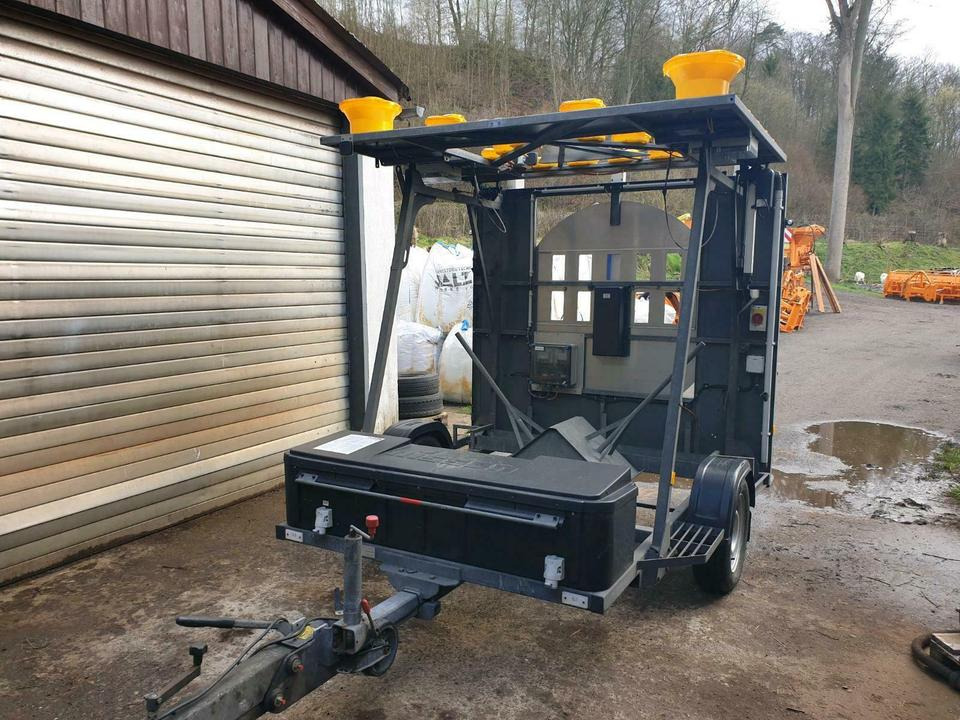 Nissen Absperrtafel Sperrwand Verkehrleitanhänger VZ 616 unimog - Tilhenger: bilde 2 Nissen Absperrtafel Sperrwand Verkehrleitanhänger VZ 616 unimog - Tilhenger: bilde 2