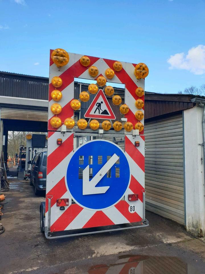 Nissen Absperrtafel Sperrwand Verkehrleitanhänger VZ 616 unimog - Tilhenger: bilde 4 Nissen Absperrtafel Sperrwand Verkehrleitanhänger VZ 616 unimog - Tilhenger: bilde 4