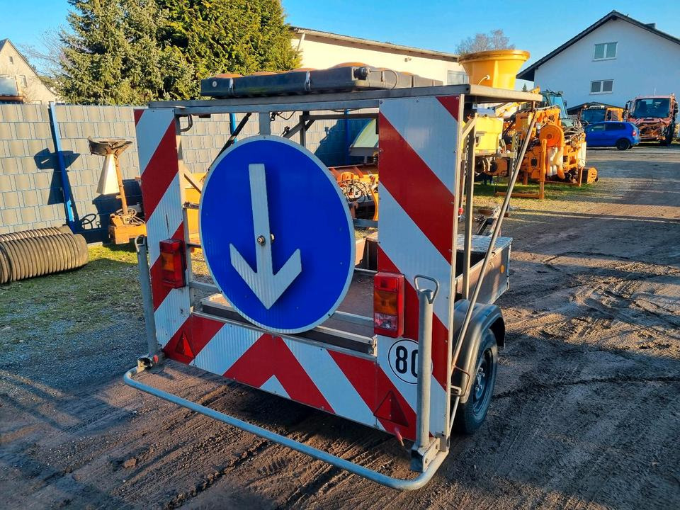Nissen Absperrtafel nach RSA VZ 616 Verkehrsleittafel Verkehrsleitanhänger Verkehrssicherungsanhänger Absperrwand Sperrwand Horizont Trebbiner - Tilhenger: bilde 3 Nissen Absperrtafel nach RSA VZ 616 Verkehrsleittafel Verkehrsleitanhänger Verkehrssicherungsanhänger Absperrwand Sperrwand Horizont Trebbiner - Tilhenger: bilde 3