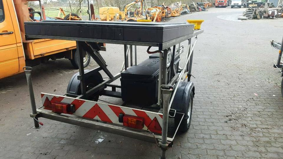 Nissen LED Verkehrsleitanhänger verkehrssicherungsanhänger - Tilhenger: bilde 1 Nissen LED Verkehrsleitanhänger verkehrssicherungsanhänger - Tilhenger: bilde 1