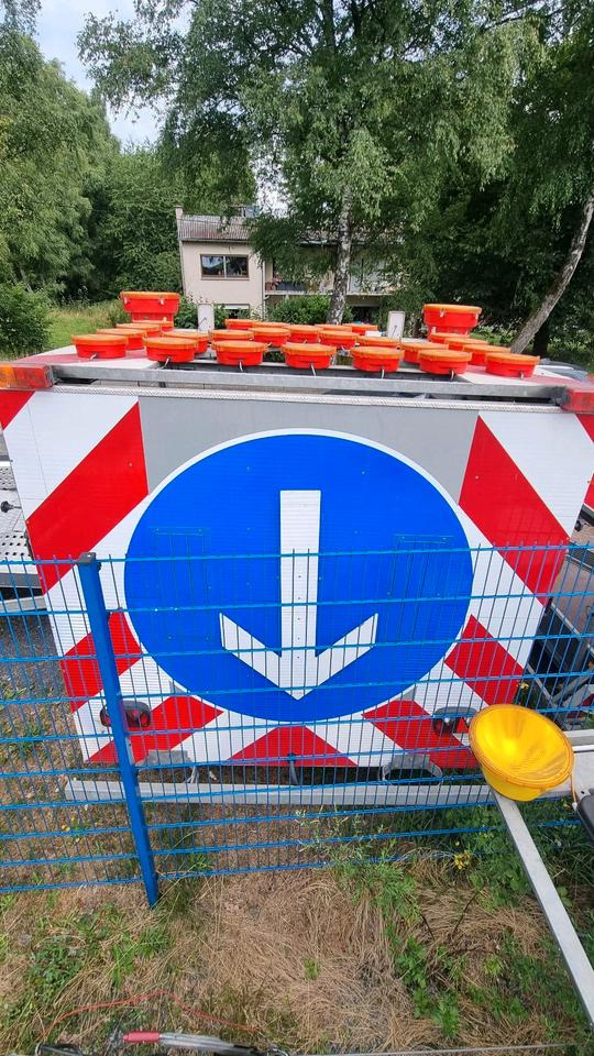 Trebbiner Absperrtafel VZ616 LED Funkwarnmeldeanlage Absperrtafel Sperrwand Verkehrsleittafel Verkehrsleitanhänger Verkehrssicherungsanhänger Leitanhänger Leittafel Verkehrssicherung Nissen Horizont - Anleggsmaskiner, Tilhenger: bilde 4 Trebbiner Absperrtafel VZ616 LED Funkwarnmeldeanlage Absperrtafel Sperrwand Verkehrsleittafel Verkehrsleitanhänger Verkehrssicherungsanhänger Leitanhänger Leittafel Verkehrssicherung Nissen Horizont - Anleggsmaskiner, Tilhenger: bilde 4