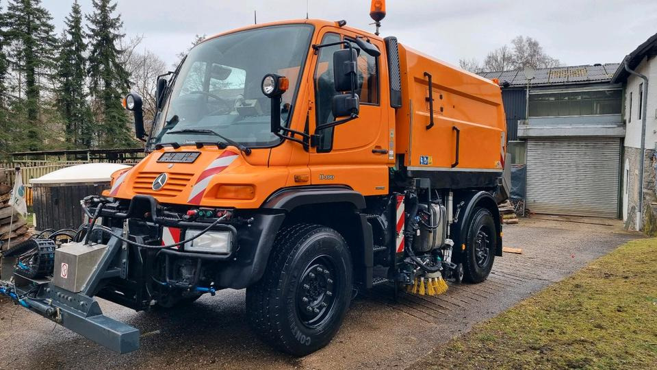 Unimog 9400km U400 405 Kehrmaschine SK 370 Schmidt Mercedes Benz Variopilot Kehraufbau Hydrostat 2011 Bluetec 5 - Feiebil: bilde 1 Unimog 9400km U400 405 Kehrmaschine SK 370 Schmidt Mercedes Benz Variopilot Kehraufbau Hydrostat 2011 Bluetec 5 - Feiebil: bilde 1