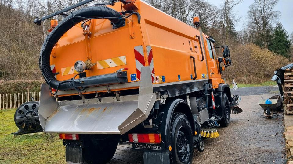 Unimog 9400km U400 405 Kehrmaschine SK 370 Schmidt Mercedes Benz Variopilot Kehraufbau Hydrostat 2011 Bluetec 5 - Feiebil: bilde 4 Unimog 9400km U400 405 Kehrmaschine SK 370 Schmidt Mercedes Benz Variopilot Kehraufbau Hydrostat 2011 Bluetec 5 - Feiebil: bilde 4