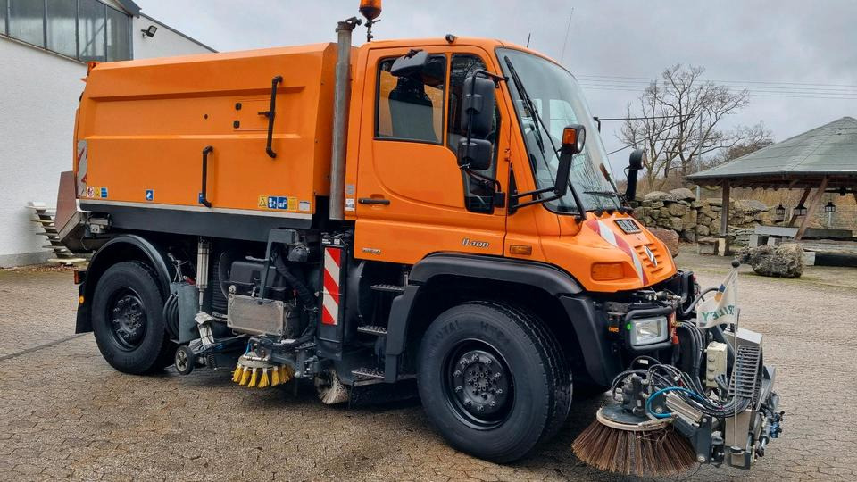 Unimog Kehrmaschine U400 405 Mercedes-Benz Hydrostat Wechsellenkung Variopilot - Feiebil: bilde 1 Unimog Kehrmaschine U400 405 Mercedes-Benz Hydrostat Wechsellenkung Variopilot - Feiebil: bilde 1