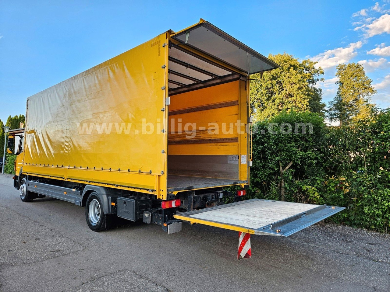 Mercedes-Benz Atego 1327 L * BREMS/SPUR-ASS*DIFF.*LBW*AHK*7.2m - Kapellbil: bilde 1 Mercedes-Benz Atego 1327 L * BREMS/SPUR-ASS*DIFF.*LBW*AHK*7.2m - Kapellbil: bilde 1