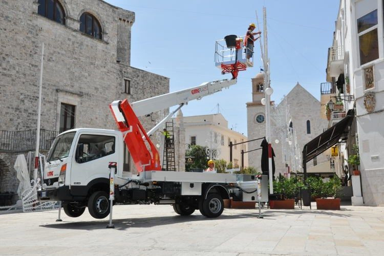 CmC PLA 250 Nowy podnośnik koszowy zamontowany na Nissan Cabstar - Billift: bilde 3 CmC PLA 250 Nowy podnośnik koszowy zamontowany na Nissan Cabstar - Billift: bilde 3