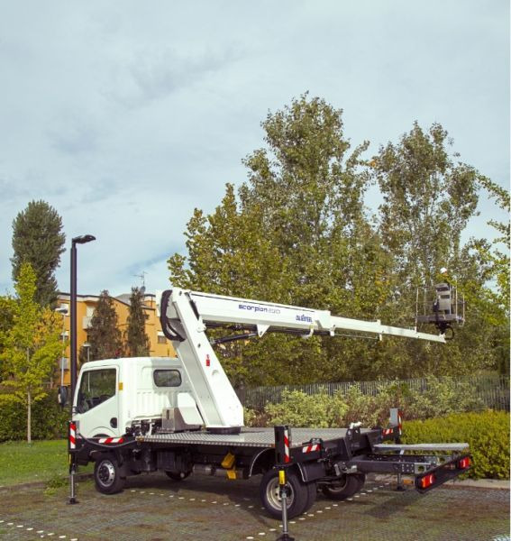 Oil&Steel Scorpion 2313 zamontowany na Nissan Cabstar - Billift: bilde 1 Oil&Steel Scorpion 2313 zamontowany na Nissan Cabstar - Billift: bilde 1