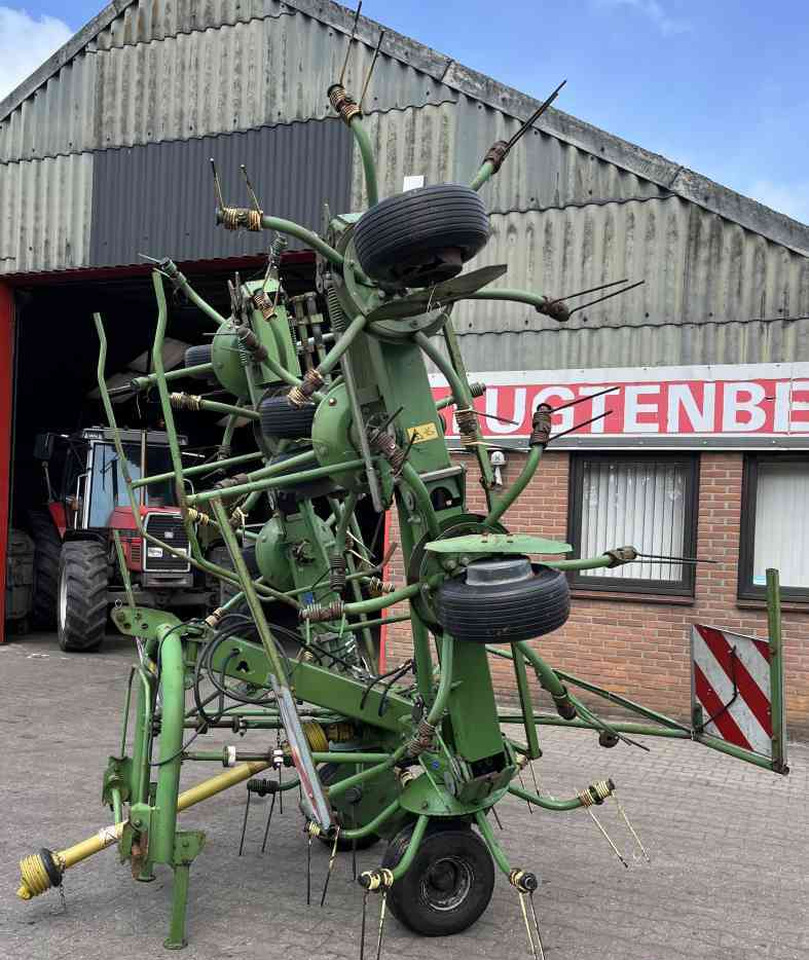 Krone KW 8.80/8 Schudder Tedder Kreiselheuer weidebouwmachines - Høyvender: bilde 3 Krone KW 8.80/8 Schudder Tedder Kreiselheuer weidebouwmachines - Høyvender: bilde 3