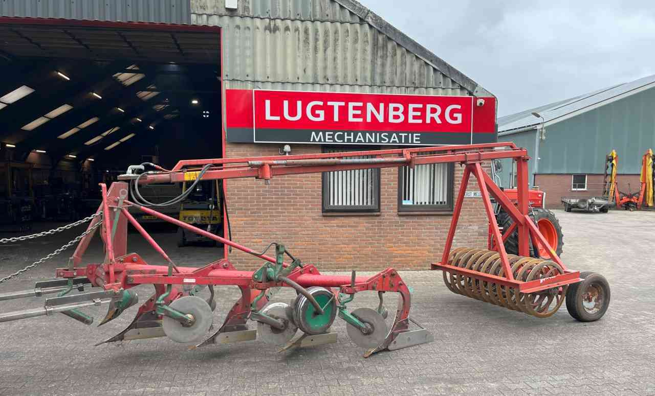 Kverneland 4 schaar ploeg + Evers vorenpakker grondbewerking - Plog: bilde 1 Kverneland 4 schaar ploeg + Evers vorenpakker grondbewerking - Plog: bilde 1