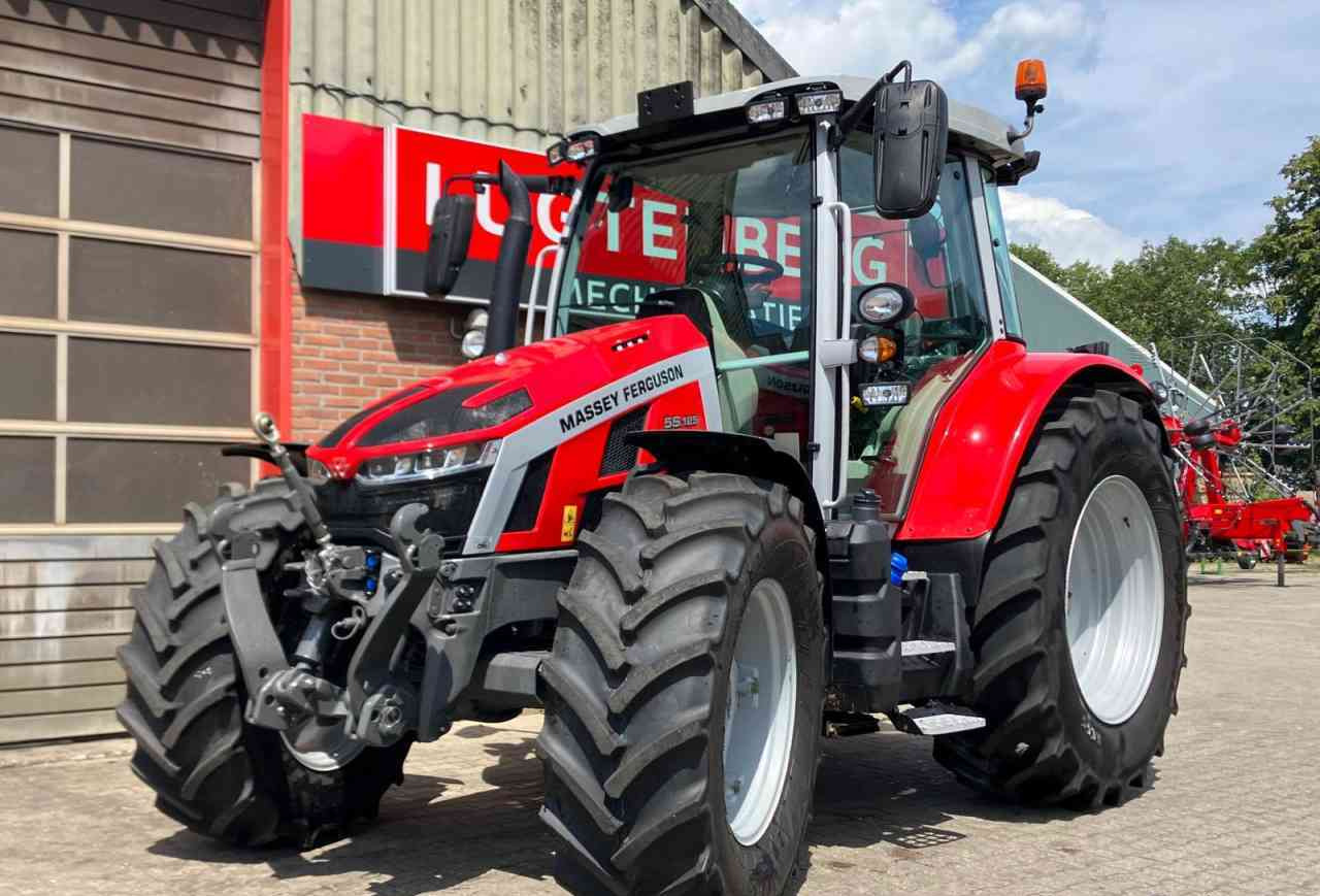 Massey Ferguson 5S.125 Dyna-4 Essential tractoren. - Traktor: bilde 1 Massey Ferguson 5S.125 Dyna-4 Essential tractoren. - Traktor: bilde 1