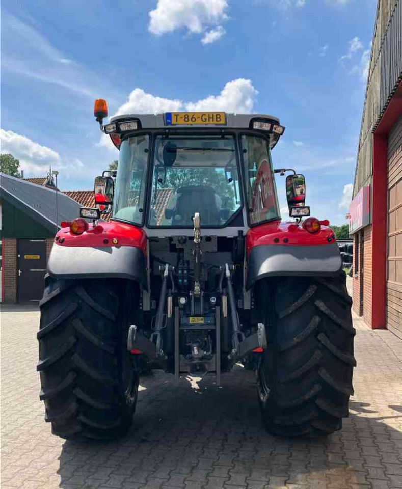 Massey Ferguson 5S.125 Dyna-4 Essential tractoren. - Traktor: bilde 5 Massey Ferguson 5S.125 Dyna-4 Essential tractoren. - Traktor: bilde 5