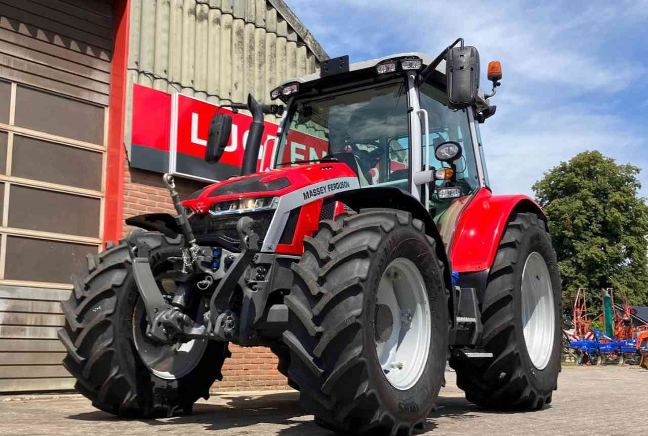 Massey Ferguson 5S.125 Dyna-4 Essential tractoren. - Traktor: bilde 3 Massey Ferguson 5S.125 Dyna-4 Essential tractoren. - Traktor: bilde 3