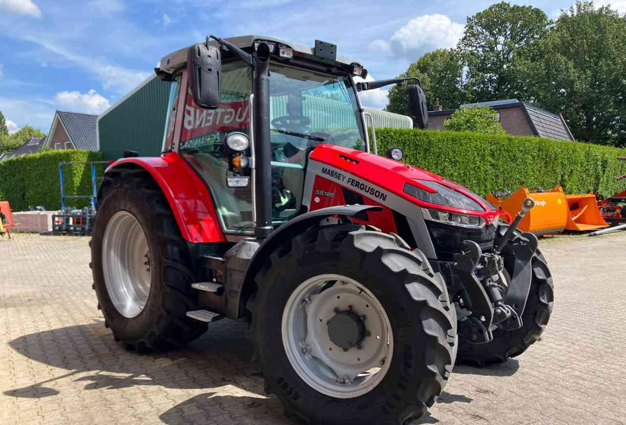 Massey Ferguson 5S.125 Dyna-4 Essential tractoren. - Traktor: bilde 2 Massey Ferguson 5S.125 Dyna-4 Essential tractoren. - Traktor: bilde 2
