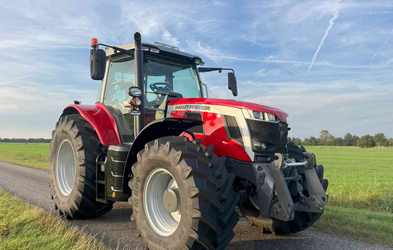 Massey Ferguson 7S.190 Dyna-VT Exclusive tractoren - Traktor: bilde 1 Massey Ferguson 7S.190 Dyna-VT Exclusive tractoren - Traktor: bilde 1