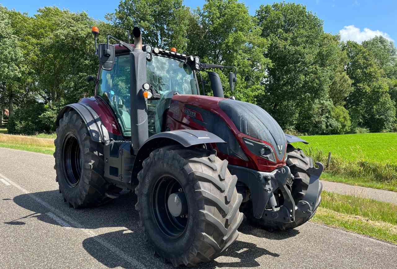 Valtra T234 Direct Tractoren - Traktor: bilde 1 Valtra T234 Direct Tractoren - Traktor: bilde 1